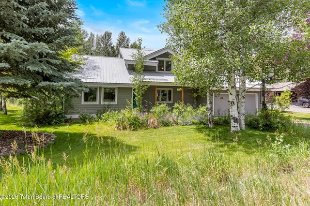 4445 S FALLEN LEAF Lane, Jackson, WY 83001