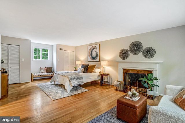 9130 SAINT MARKS PL, Fairfax, VA 22031