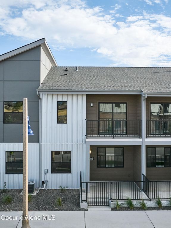 1008 E 4TH AVE, #104, Post Falls, ID 83854