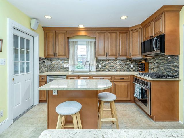 1 Raymond Street, Glen Cove, NY 11542
