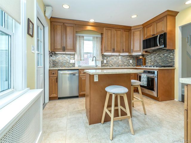 1 Raymond Street, Glen Cove, NY 11542