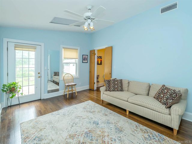 1 Raymond Street, Glen Cove, NY 11542