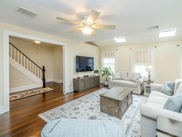 1 Raymond Street, Glen Cove, NY 11542