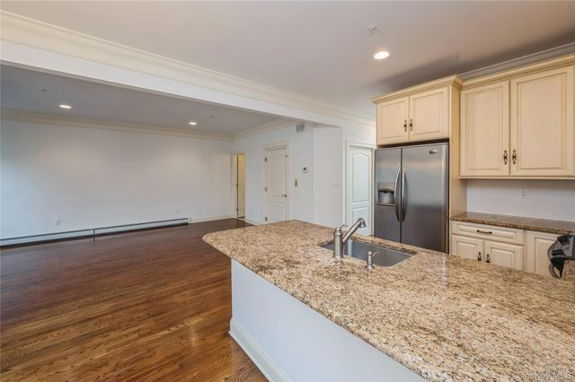 22 Meadow Court, Oakdale, NY 11769