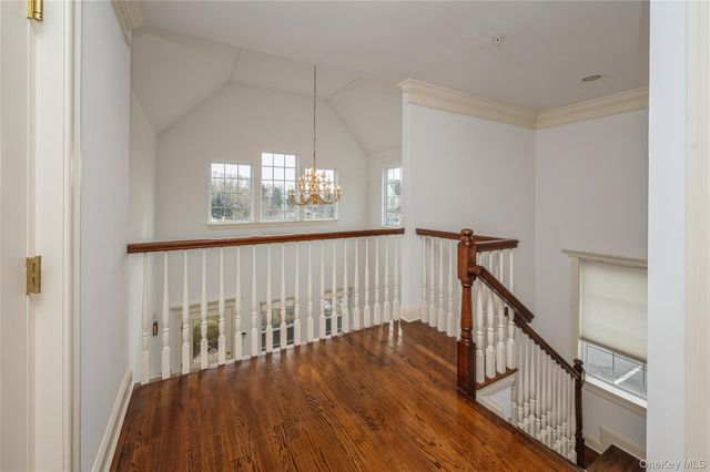 22 Meadow Court, Oakdale, NY 11769