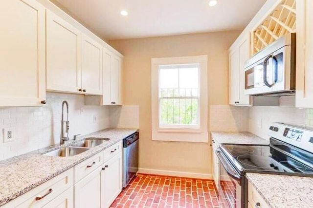 65 Vanderhorst Street Apt J, Charleston, SC 29403