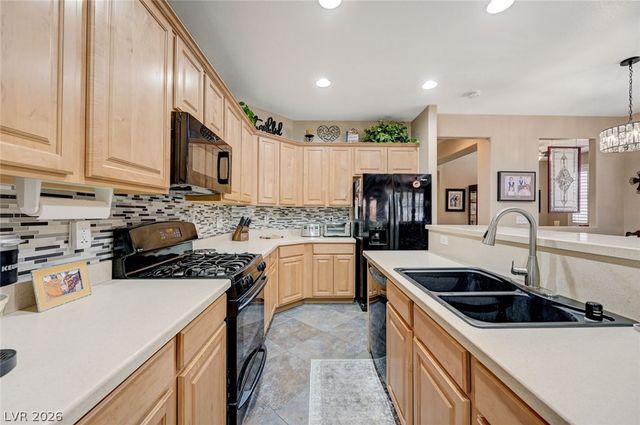 1076 Crescent Falls Street, Henderson, NV 89011