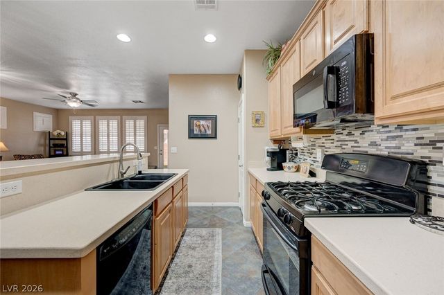 1076 Crescent Falls Street, Henderson, NV 89011