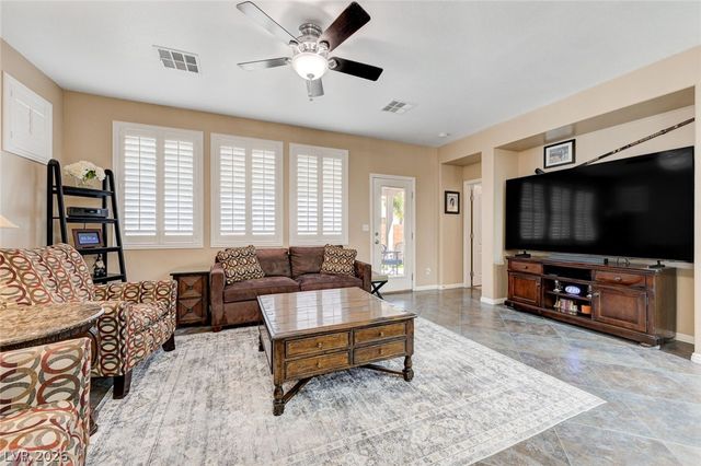 1076 Crescent Falls Street, Henderson, NV 89011