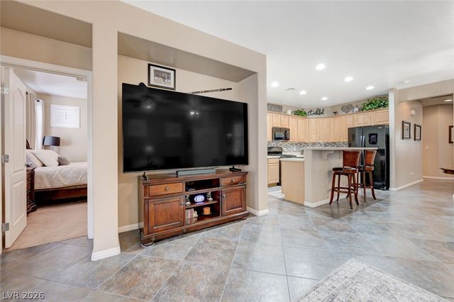 1076 Crescent Falls Street, Henderson, NV 89011