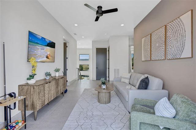 275 LIME CIRCLE, Sarasota, FL 34237