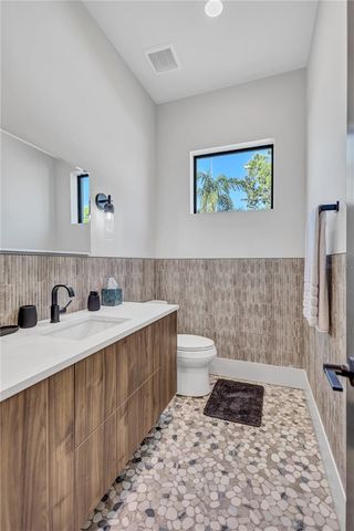 275 LIME CIRCLE, Sarasota, FL 34237