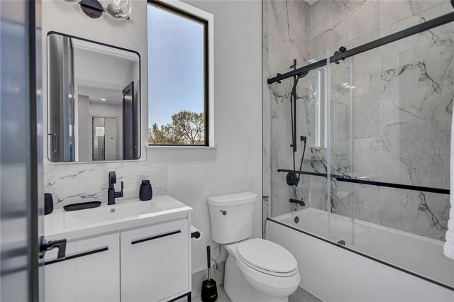 275 LIME CIRCLE, Sarasota, FL 34237
