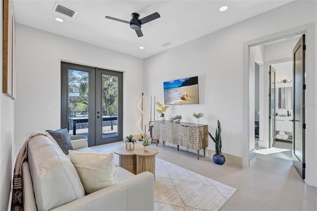 275 LIME CIRCLE, Sarasota, FL 34237