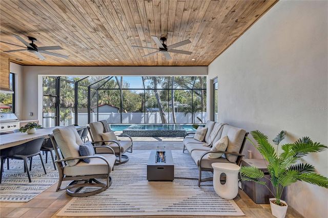 275 LIME CIRCLE, Sarasota, FL 34237