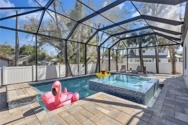 275 LIME CIRCLE, Sarasota, FL 34237