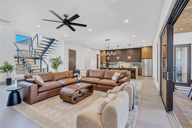 275 LIME CIRCLE, Sarasota, FL 34237