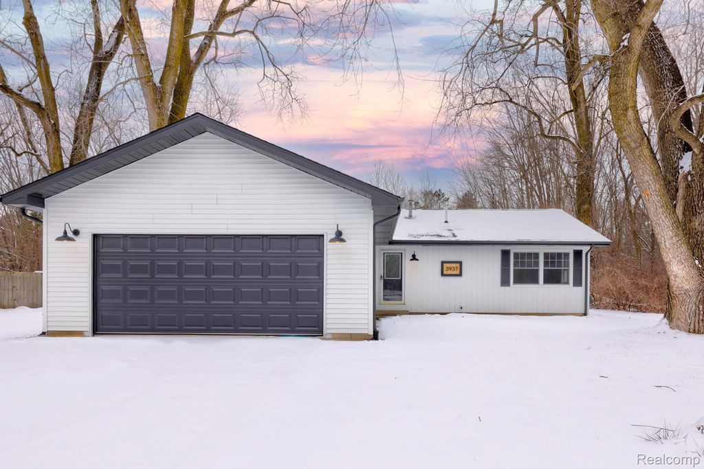 3937 Curtis Road, Bridgeport Charter Township, MI 48415