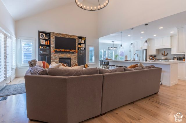 11631 S LAKE RUN RD, South Jordan, UT 84009