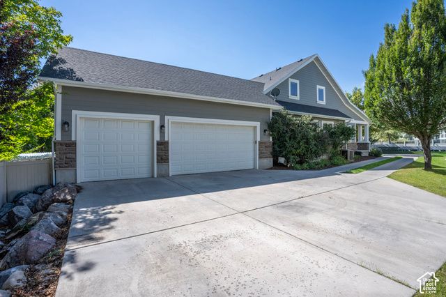 11631 S LAKE RUN RD, South Jordan, UT 84009