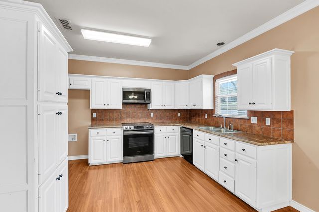 1000 Camille Dr, Longview, TX 75605