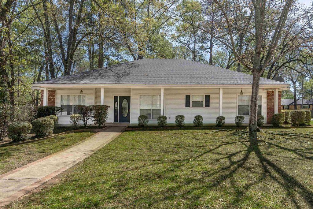 1000 Camille Dr, Longview, TX 75605