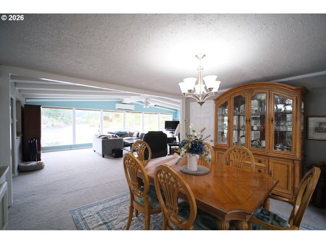 70214 LAKEWOOD Rd, North Bend, OR 97459