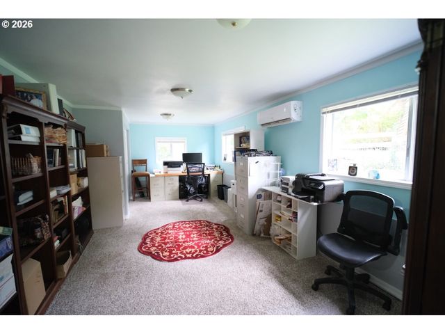 70214 LAKEWOOD Rd, North Bend, OR 97459