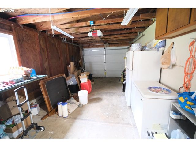 70214 LAKEWOOD Rd, North Bend, OR 97459