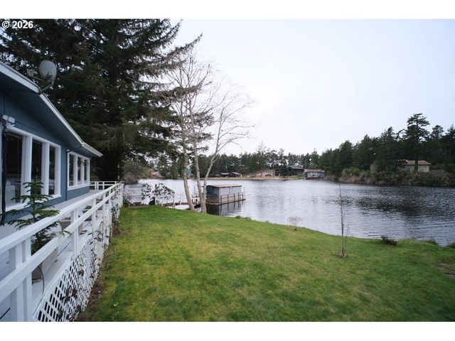 70214 LAKEWOOD Rd, North Bend, OR 97459