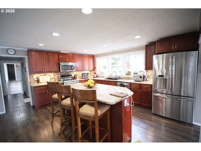 70214 LAKEWOOD Rd, North Bend, OR 97459