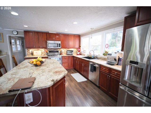 70214 LAKEWOOD Rd, North Bend, OR 97459