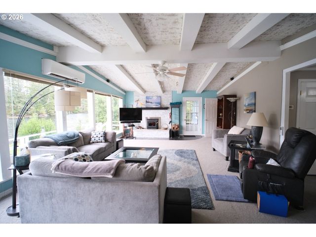 70214 LAKEWOOD Rd, North Bend, OR 97459