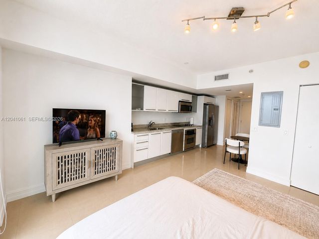 185 SW 7th St 2706, Miami, FL 33130