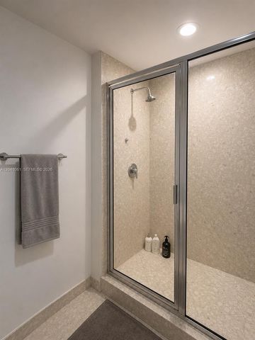 185 SW 7th St 2706, Miami, FL 33130