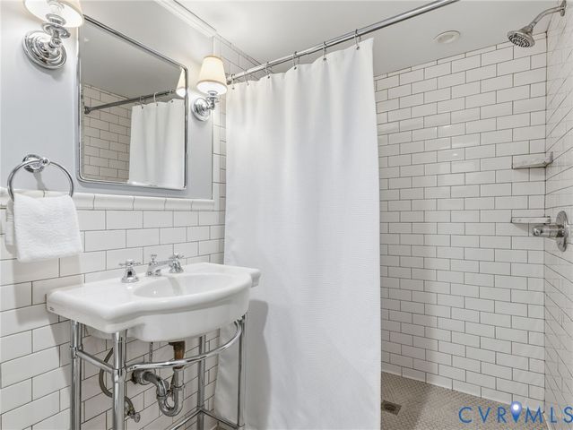 2305 Grove Ave, Richmond, VA 23220