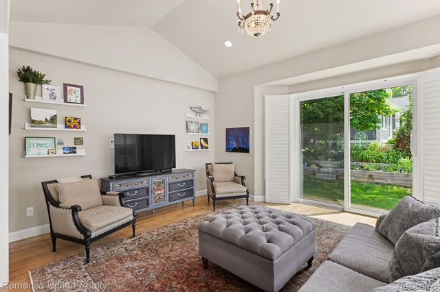 307 River Wood Trail S 2, Milford Village, MI 48381