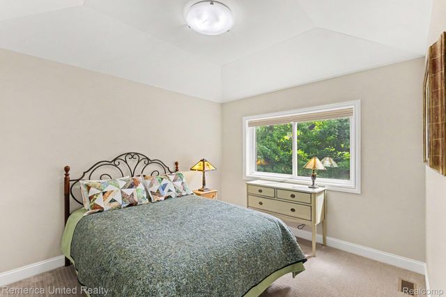 307 River Wood Trail S 2, Milford Village, MI 48381