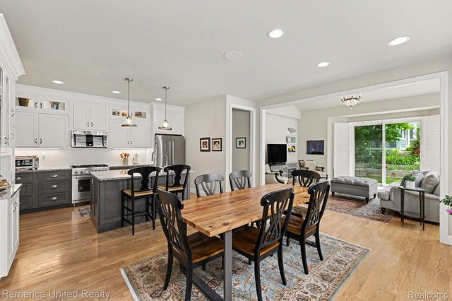 307 River Wood Trail S 2, Milford Village, MI 48381