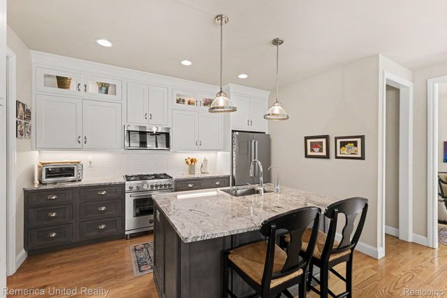 307 River Wood Trail S 2, Milford Village, MI 48381