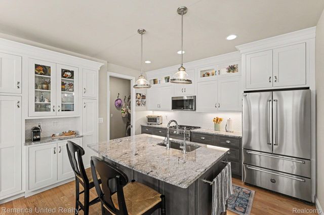 307 River Wood Trail S 2, Milford Village, MI 48381