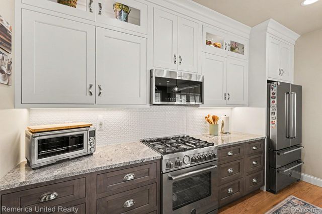 307 River Wood Trail S 2, Milford Village, MI 48381