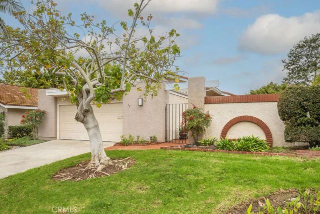 5231 Moya, Laguna Woods, CA 92637