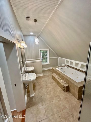 1024 Walnut Street, Ocean Springs, MS 39564