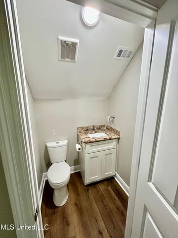1024 Walnut Street, Ocean Springs, MS 39564