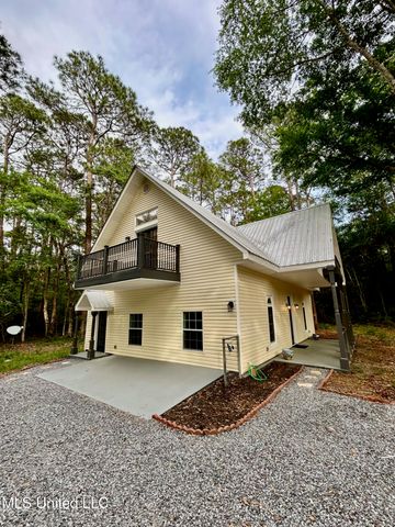 1024 Walnut Street, Ocean Springs, MS 39564