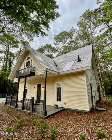 1024 Walnut Street, Ocean Springs, MS 39564