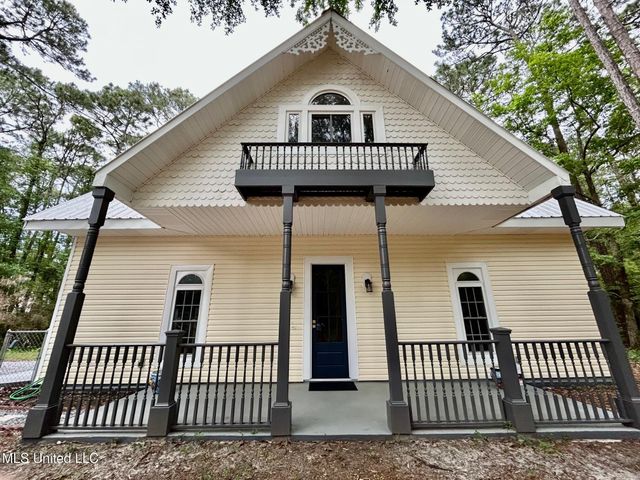 1024 Walnut Street, Ocean Springs, MS 39564