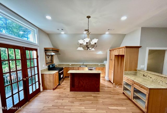 1024 Walnut Street, Ocean Springs, MS 39564