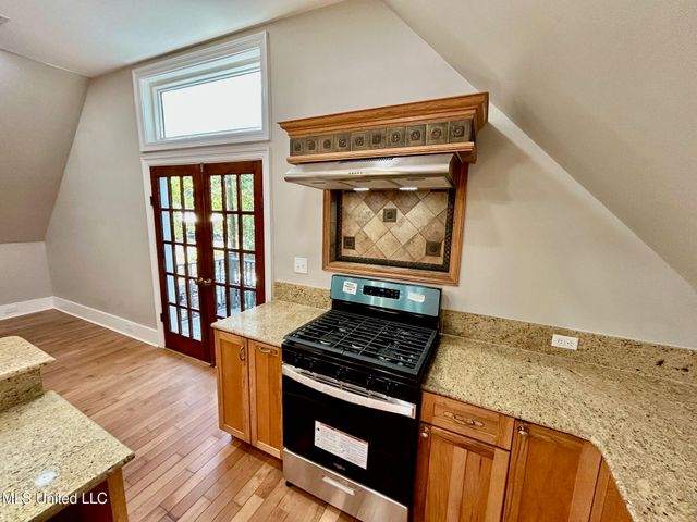 1024 Walnut Street, Ocean Springs, MS 39564